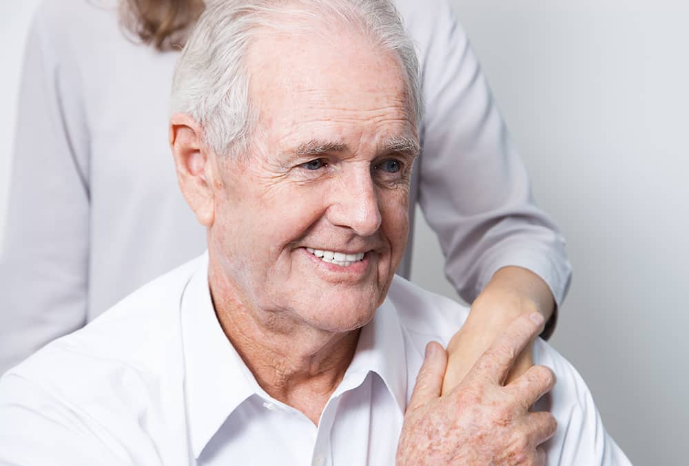 senior family woman group shoulder 1